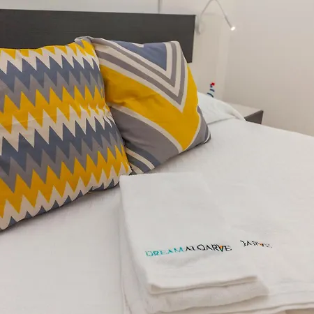 M - Martin & Tomas 3* Lagos