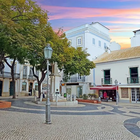 M - Martin & Tomas Guest house Lagos