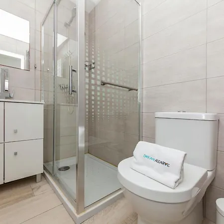 M - Martin & Tomas 3*