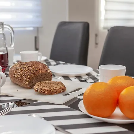 M - Martin & Tomas Guest house Lagos