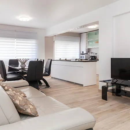 M - Martin & Tomas 3*