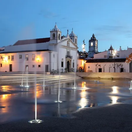 M - Martin & Tomas בית הארחה 3*